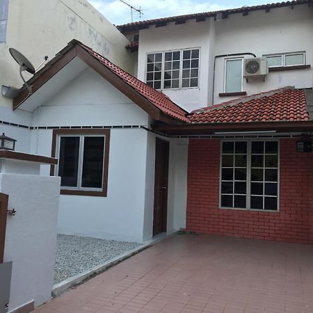 Rb Double Storey Bandar Tasik Selatan Homestay Куала Лумпур Екстериор снимка