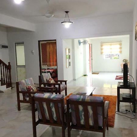 Rb Double Storey Bandar Tasik Selatan Homestay Куала Лумпур Екстериор снимка