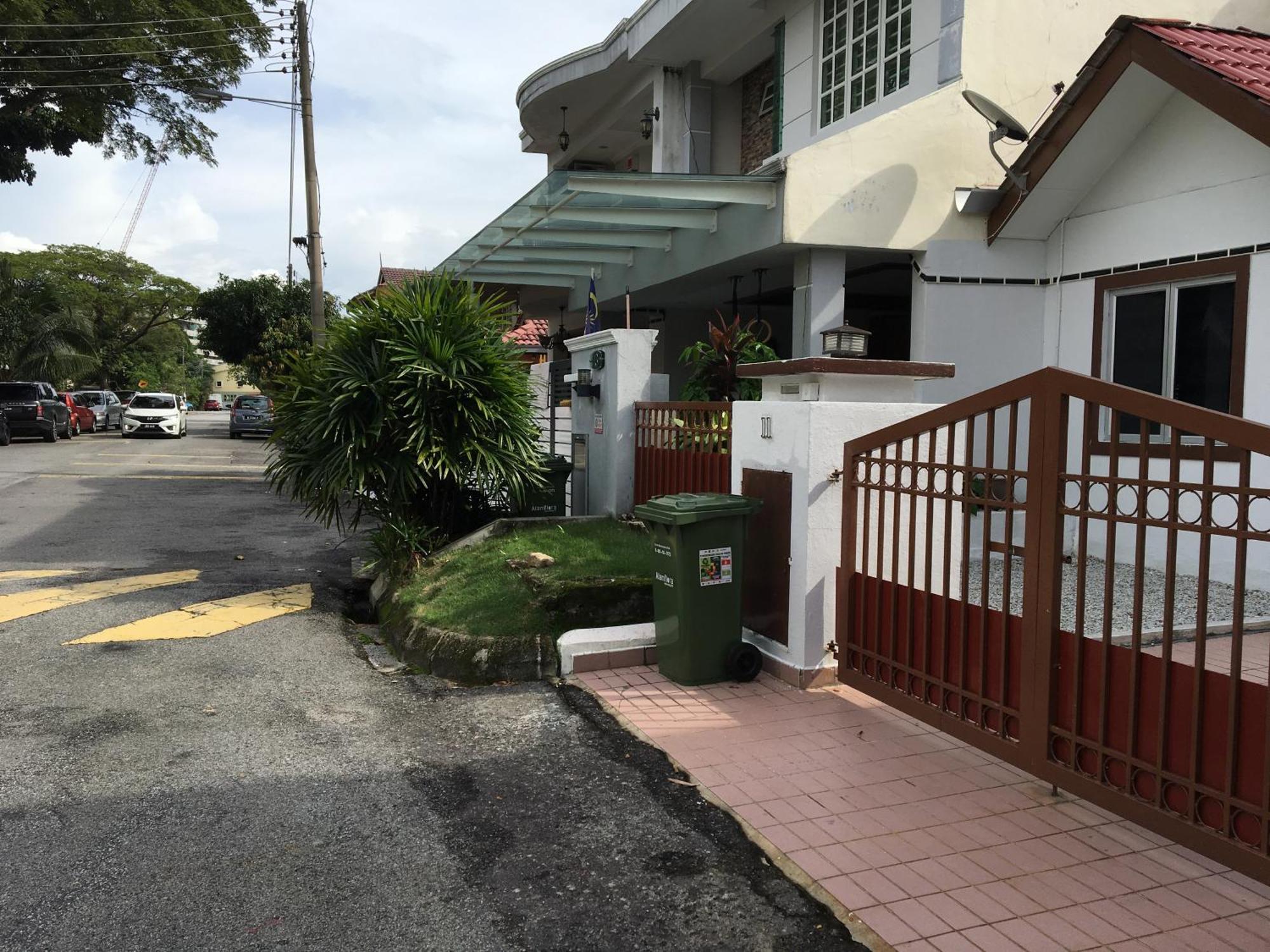Rb Double Storey Bandar Tasik Selatan Homestay Куала Лумпур Екстериор снимка